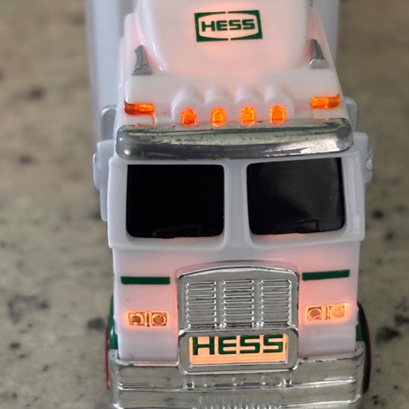 HESS MINI Semi Gasoline Truck  & Two Racers Race Cars LIGHTS UP Ramp WORKS 2013 - Picture 2 of 14